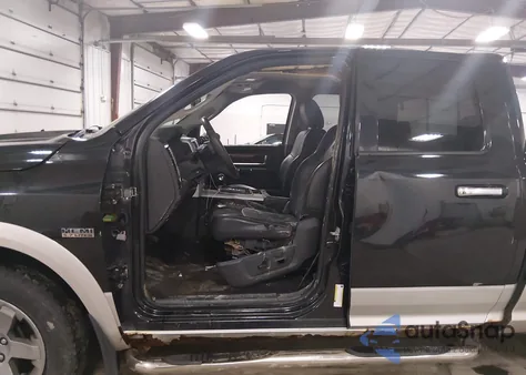 2010 Dodge Ram 1500 Laramie z USA, uszkodzony, nr VIN 1D7RV1GT7AS103362